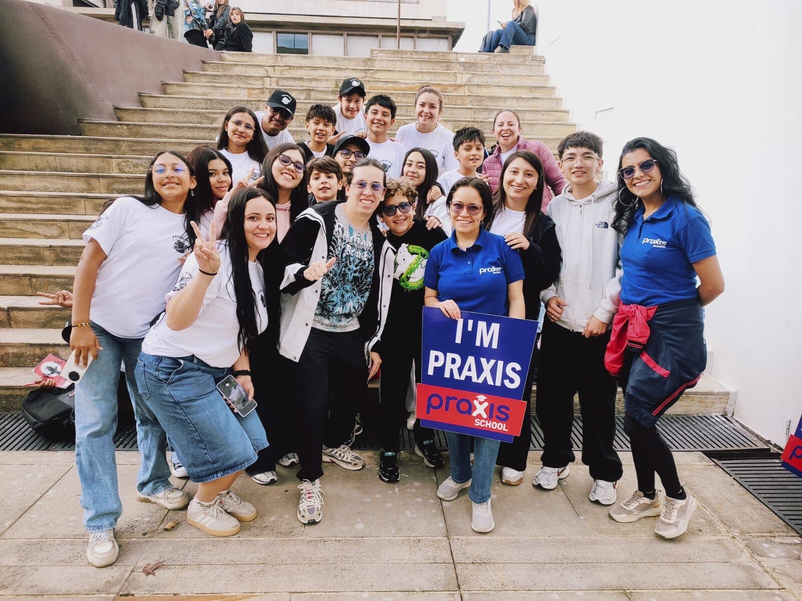 Estudiantes de Praxis School durante una salida del Praxis Tour